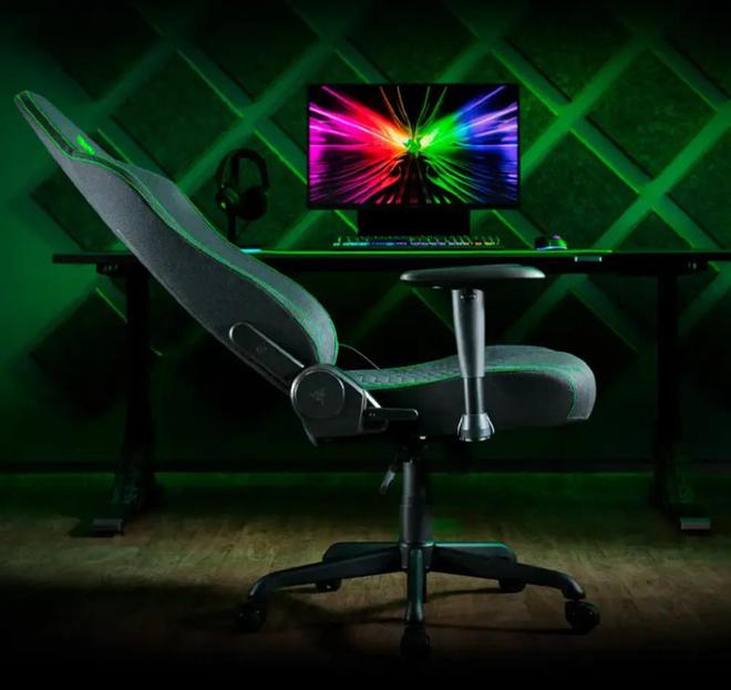 本！CES 2025雷蛇电竞新品一瞥瓦力棋牌灯厂推出RTX5090游戏(图6)