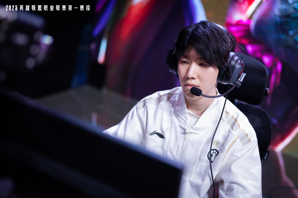 2026年英雄联盟职业联赛为玩家带来超凡体验瓦力娱乐棋牌无畏竞巅峰！傲风携手2025-(图2)